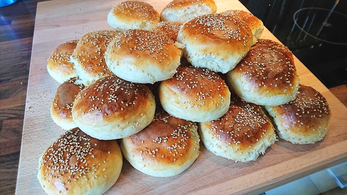 Burger-Brötchen (Buns) auf Brioche-Basis » [FLEISCHLAND]